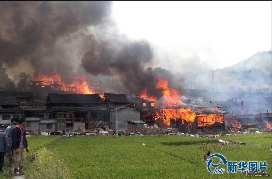 湖南靖州县发生特大火灾248名村民房屋被烧毁