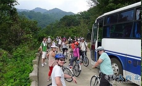 英国旅行社首次展开赴朝鲜骑车旅行(图)