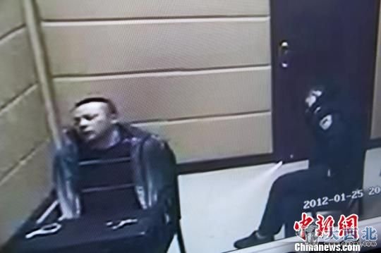 图为犯罪嫌疑人江乐书在武安刑警大队城区中队审讯室内情景。中新网发 马继前摄