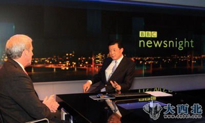 驻英国大使刘晓明在BBC“新闻之夜”（NEWSNIGHT）演播室接受该节目著名主持人帕克斯曼（Jeremy Paxman）直播专访。