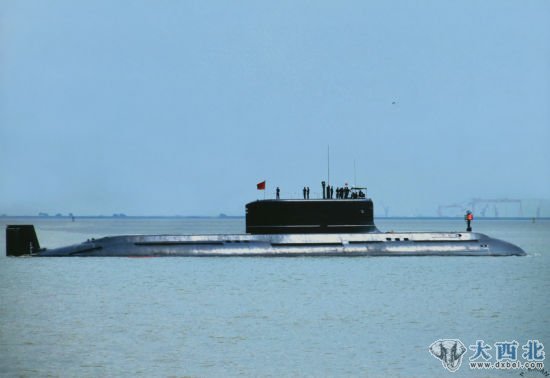 资料图：中国海军新型常规动力潜艇。