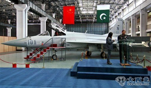 资料图：2007年1月，第一架枭龙战机正式交付巴基斯坦空军。