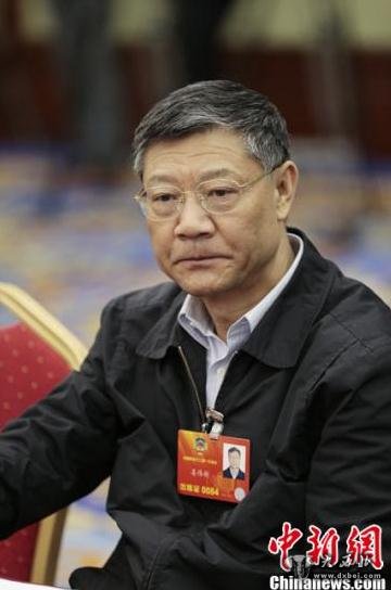 3月4日，全国政协委员、住建部部长姜伟新在北京友谊宾馆参加中共界政协委员联组讨论。中新社发杜洋摄