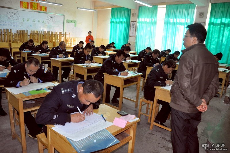 甘肃首次高级执法资格考试在兰举行
