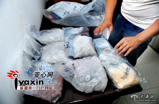 毒贩从广州快递毒品来疆卖 民警抓8人缴获冰毒11公斤
