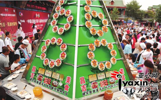 新疆昌吉州最大甜盘子用料一吨半 用23天制作而成