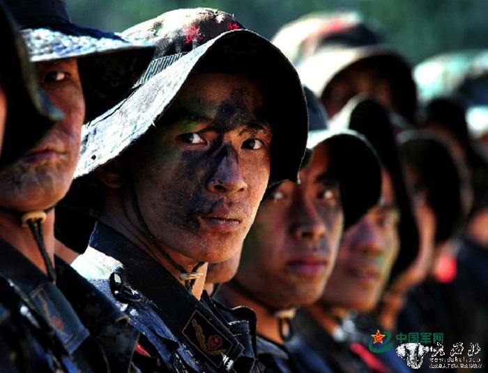 实拍北京武警特战队“魔鬼日”考核现场 