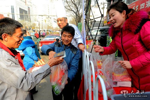 为“的哥的姐”送免费午餐