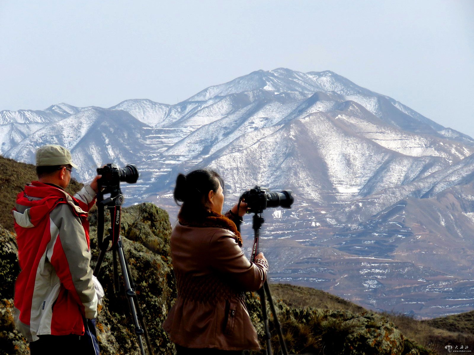 关山4月飞雪