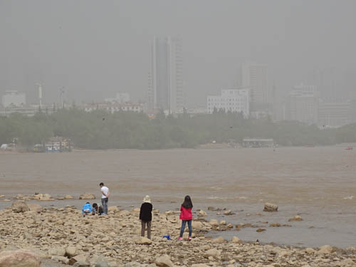 兰州出现浮沉天气