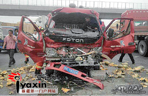 新疆乌奎连接线3598公里处两车迎头相撞伤两人