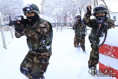 新疆：雪地练精兵