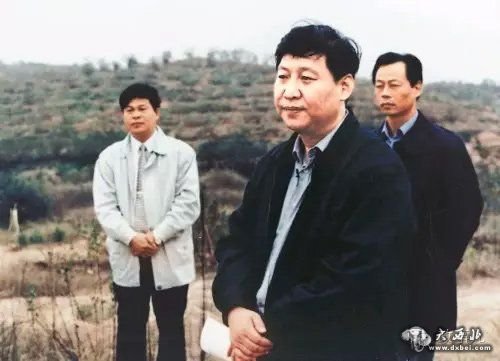 1999年11月，时任福建省委副书记、代省长习近平到长汀考察