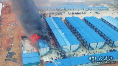 九州一工地突发大火10间彩钢工棚被烧毁