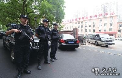 北京6月23日可查高考成绩 特警首次荷枪押护试卷