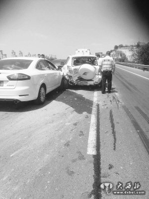 天水路高速口发生三车追尾的交通事故 车上3人不同程度受伤