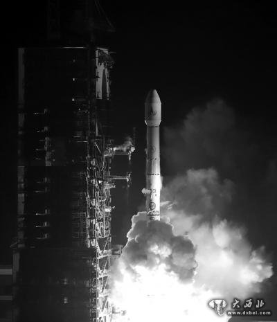 12月11日，搭载风云四号卫星的运载火箭在西昌卫星发射中心点火升空。新华社发 　　　　　　　　　　　　　　　　　　　　新华社发