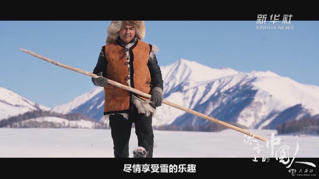 新疆美丽峰下的冰雪童