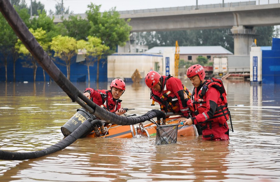 暴雨洪灾下中国救援力